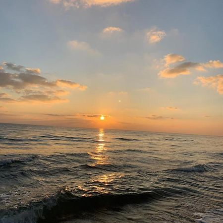 Ralla Nilaveli Exteriör bild